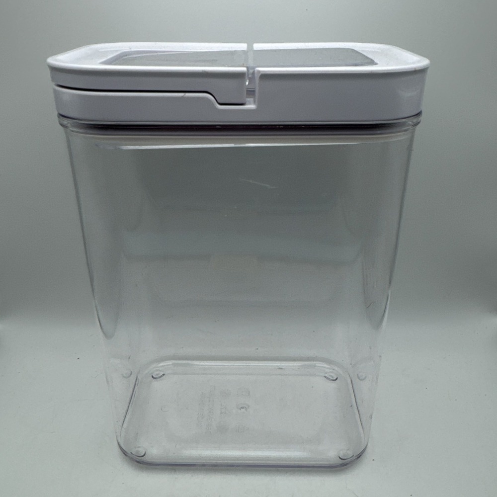 Flip Lock 14 oz. tall Plastic Container w/Lid EUC